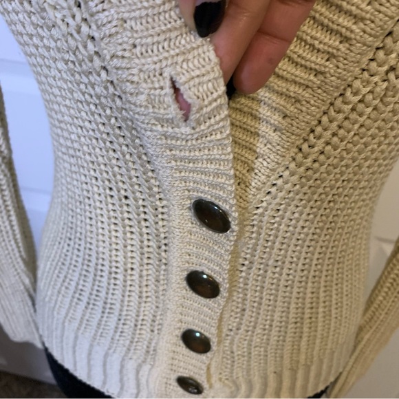 Creme Knit V Cut Button Cardigan - Picture 6 of 7